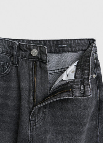 Прямые джинсы с высокой посадкой