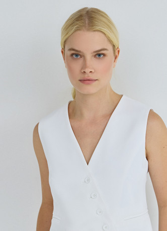 Жилет с ассиметричной застёжкой на пуговицы