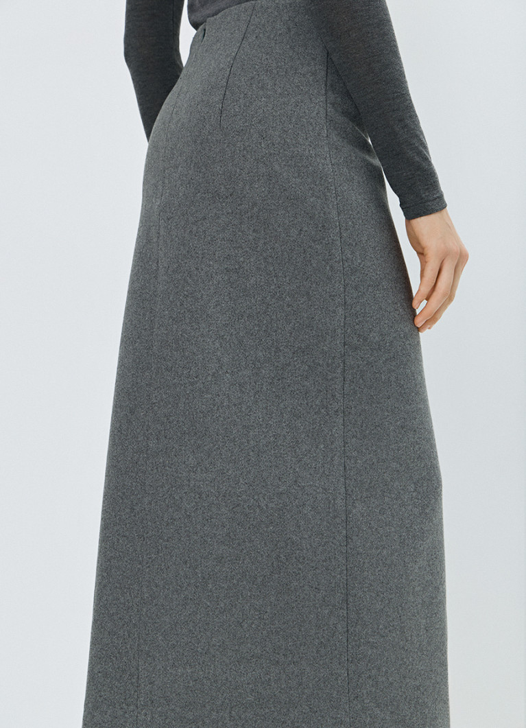 Taytlarda yubka ostida panties yoq