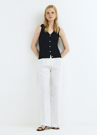 Трикотажный жилет в рубчик с воротником