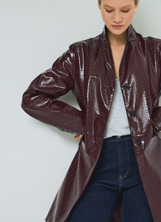 Плащ из искусственной кожи