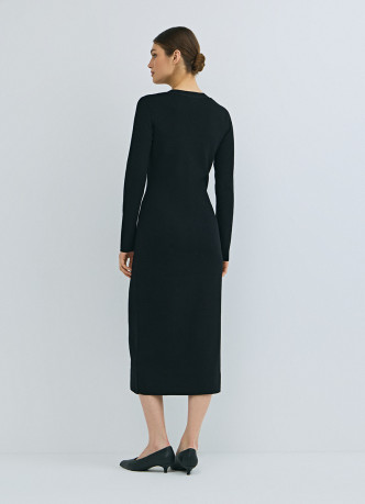 Вязаное облегающее платье