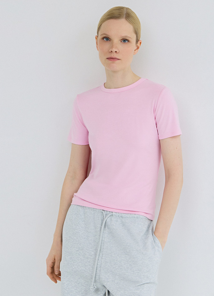 Приталенная футболка в рубчик