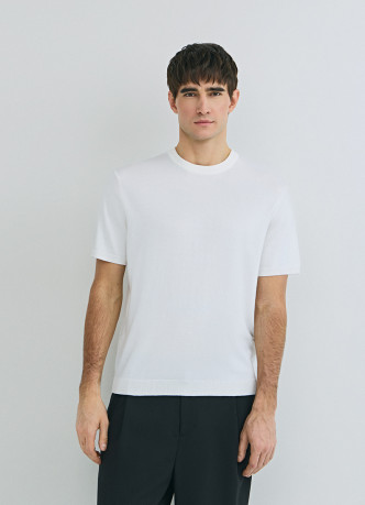 Вязаная футболка из пряжи