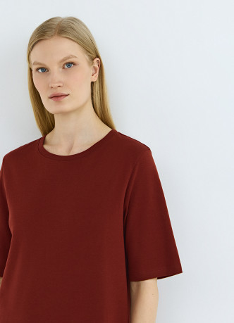 Платье-футболка с разрезом