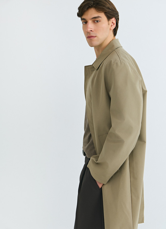 Плащ на пуговицах