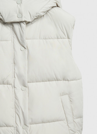 Жилет с капюшоном