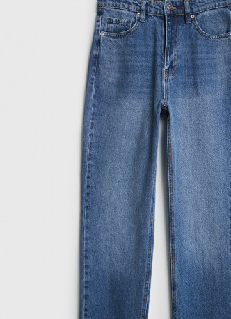 Прямые джинсы с высокой посадкой