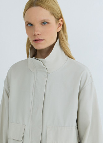 Лёгкая куртка с воротником-стойкой