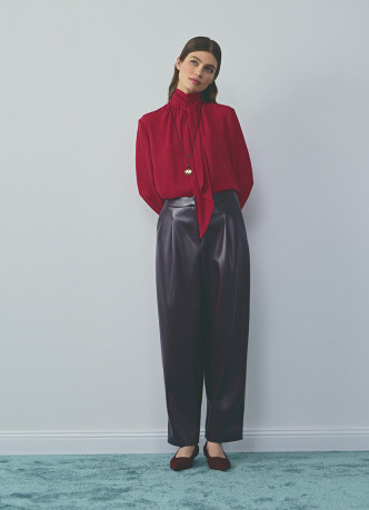 Блузка с шарфом