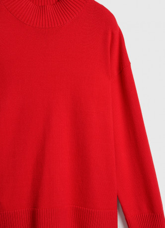 Объёмный джемпер с воротником-стойкой