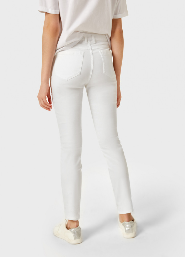 Белые узкие брюки