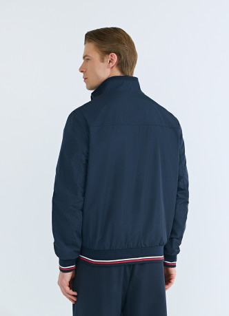 Бомбер с контрастными деталями