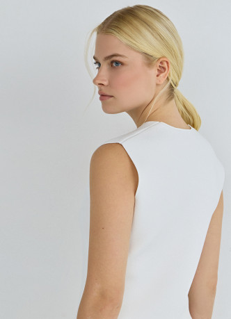 Вязаный жилет на пуговицах