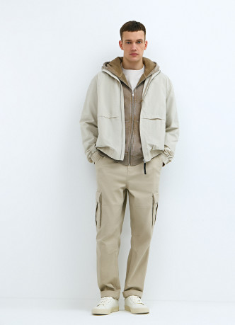 Ветровка с потайным капюшоном