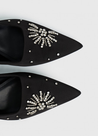 Сатиновые туфли-лодочки со стразами