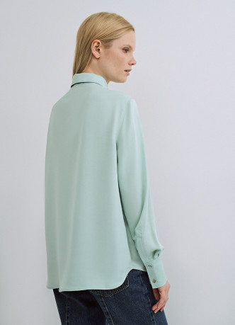 Блузка с декоративным цветком