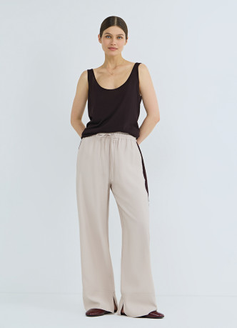 Прямые брюки с лампасами