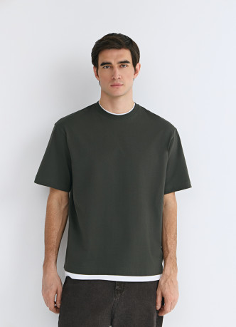 Футболка из плотного хлопка с контрастными деталями