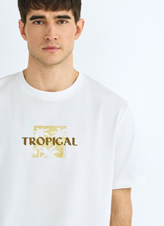 Футболка с тропическим принтом