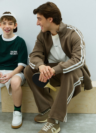 Трикотажные брюки с лампасами