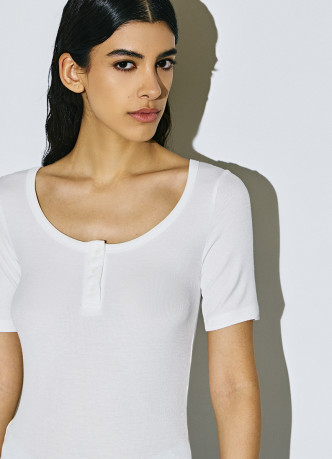 Футболка с вырезом "хенли"