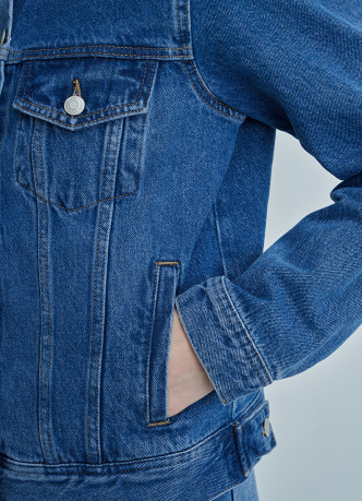 Джинсовая куртка