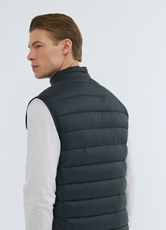 Ультралёгкий жилет с воротником-стойкой