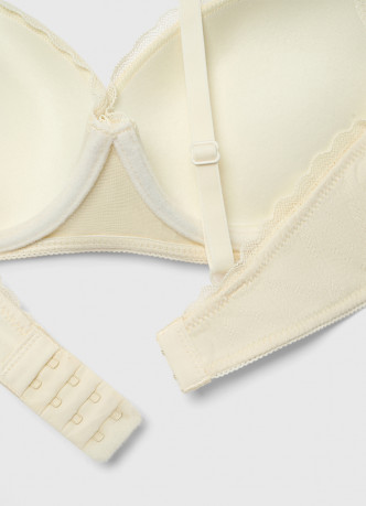 Бюстгальтер с формованными чашками