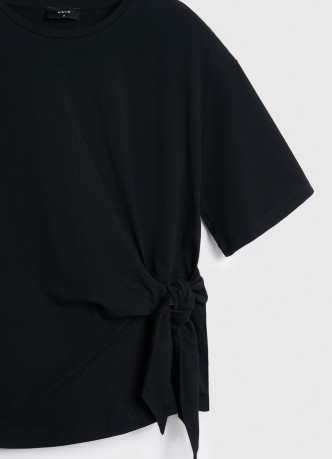 Футболка с узлом