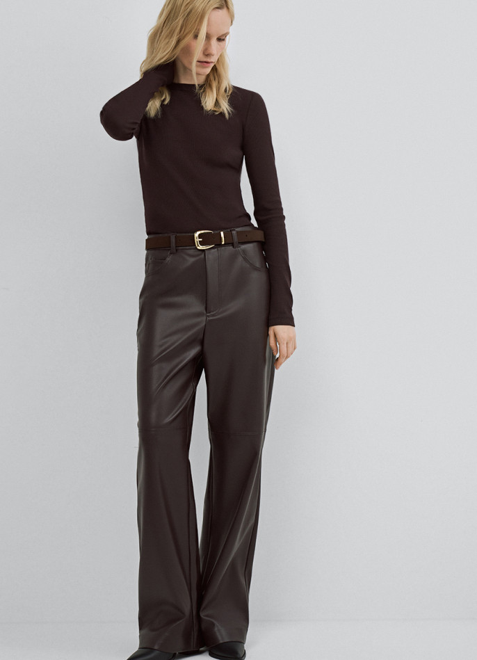 Прямые брюки из искусственной кожи