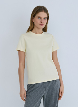 Базовая футболка из плотного хлопка