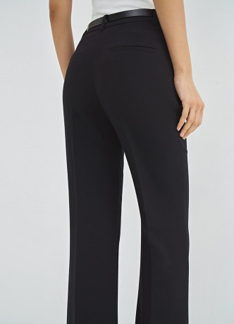 Расклёшенные брюки с ремнём