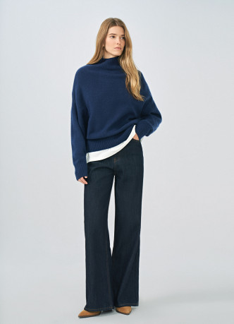 Свитер из мягкой пряжи с шерстью