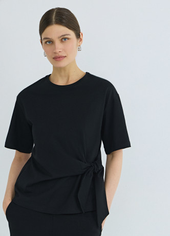 Футболка с узлом