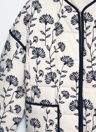 Легкая стеганная куртка