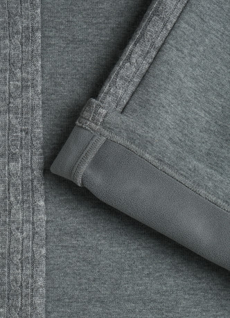 Широкие брюки с лампасами