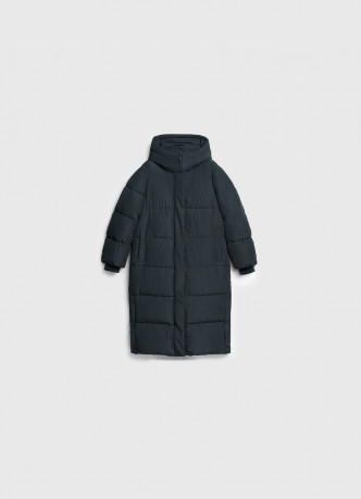 Длинный стёганый пуховик с капюшоном