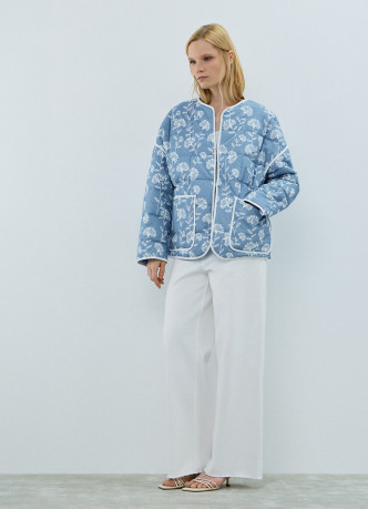 Легкая стеганая куртка