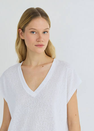 Футболка с V-образным вырезом