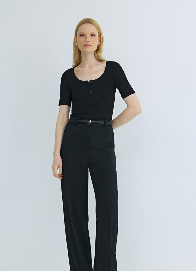 Прямые брюки с эластичным поясом
