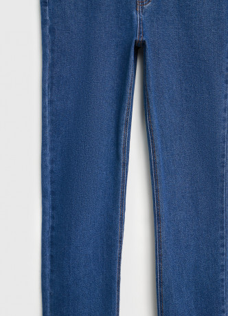 Узкие джинсы с высокой посадкой