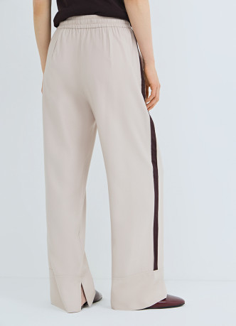 Прямые брюки с лампасами