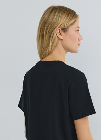 Футболка с ожерельем