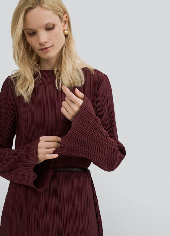 Трикотажное платье с ремнём