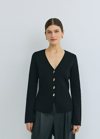 Кардиган на пуговицах с V-вырезом