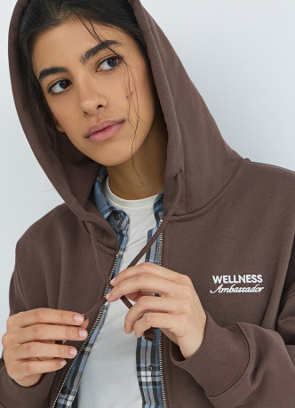 Толстовка на молнии с вышивкой