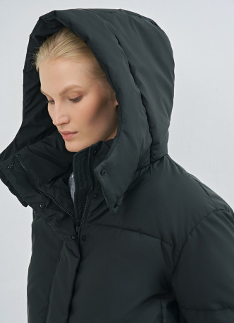 Утеплённая куртка с капюшоном