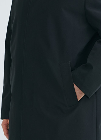 Плащ на пуговицах