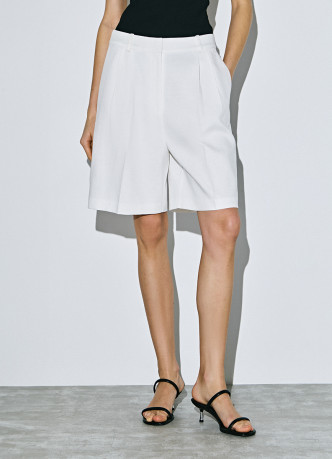 Шорты-бермуды со складками